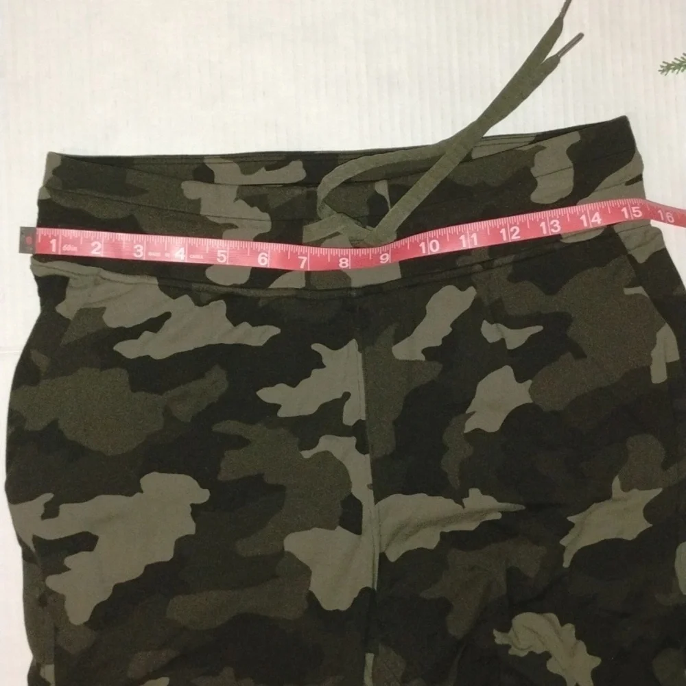 lululemon athletica Ready to Rulu High Rise Jogger. Womens size 8. Green Camo. - Picture 7 of 13